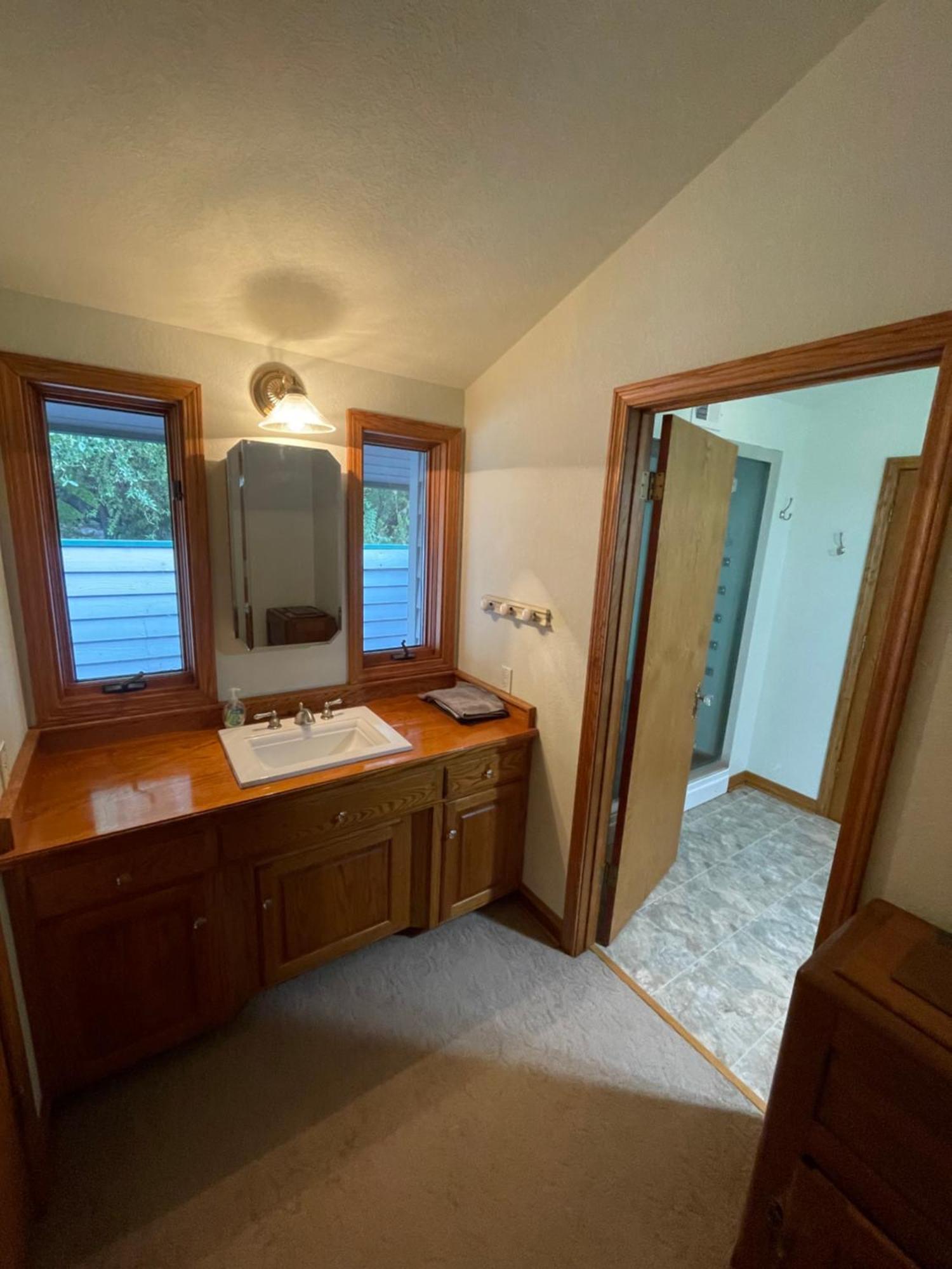 Riverfront Retreat- Spa/hot Tub, Game Room, Limited Gym *