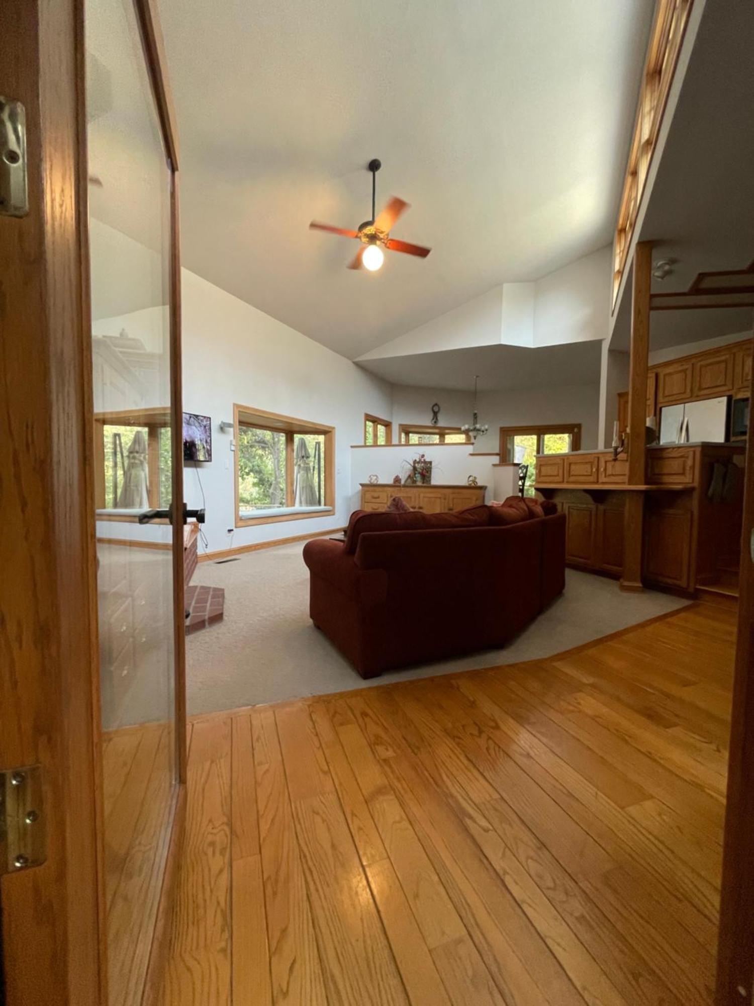 Riverfront Retreat- Spa/hot Tub, Game Room, Limited Gym