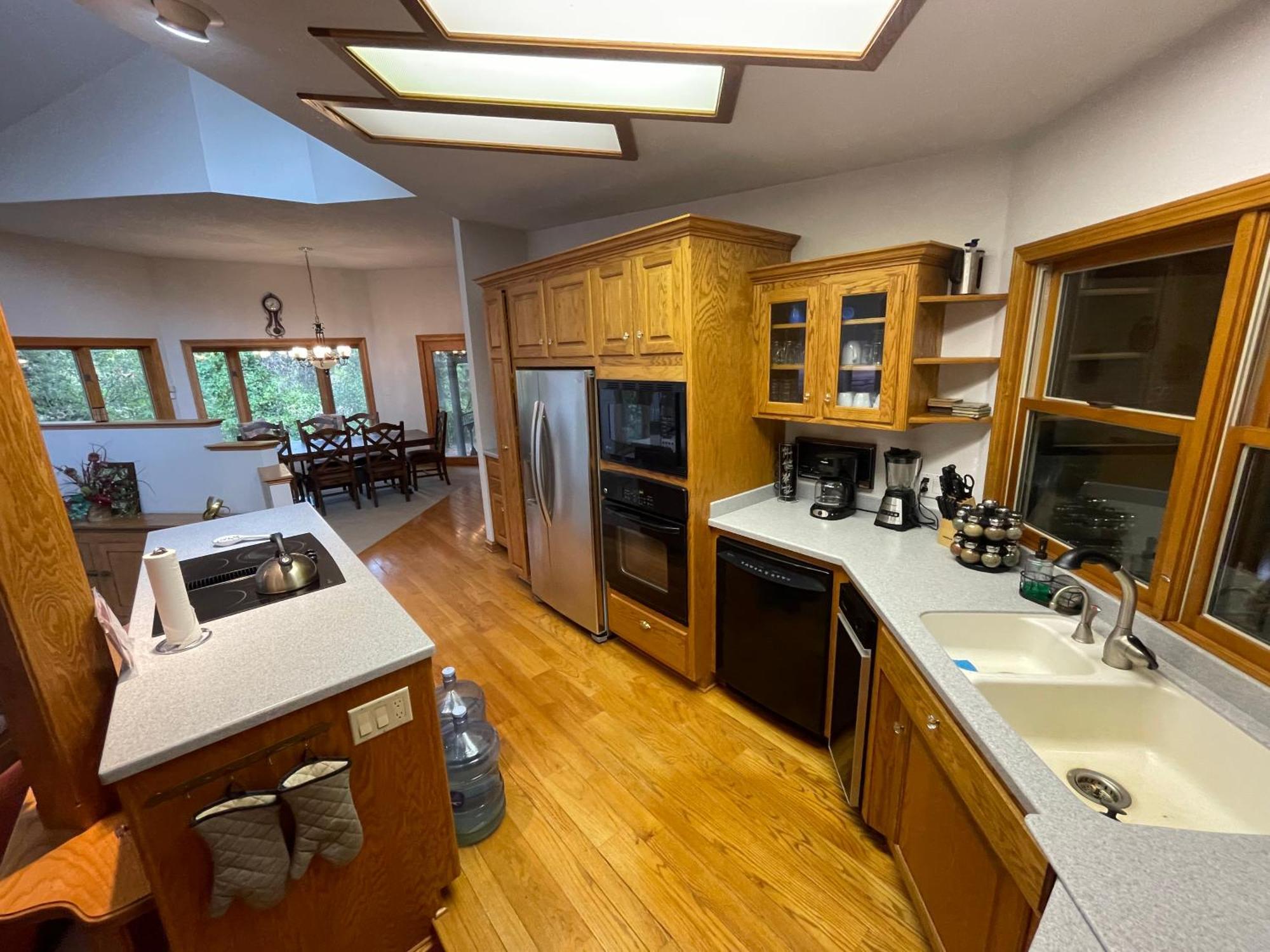 Riverfront Retreat- Spa/hot Tub, Game Room, Limited Gym Hébergement de vacances *