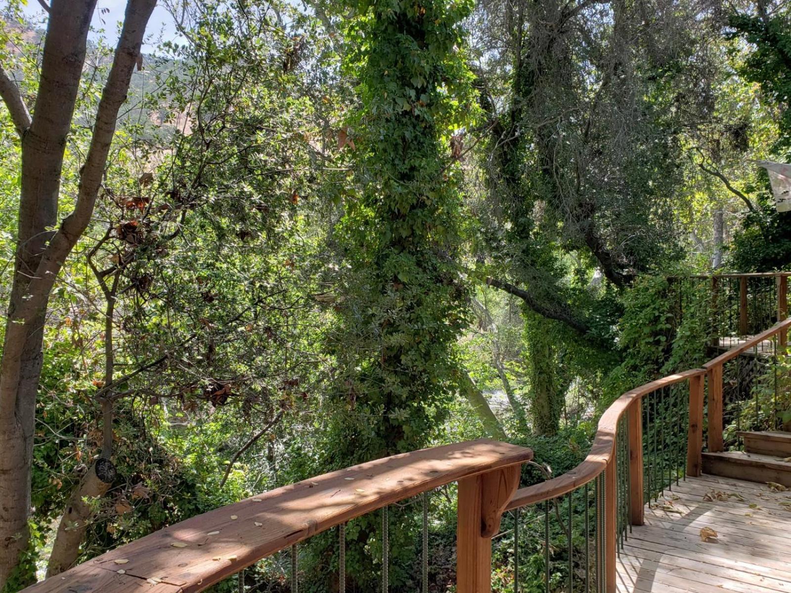 Riverfront Retreat- Spa/hot Tub, Game Room, Limited Gym Hébergement de vacances *